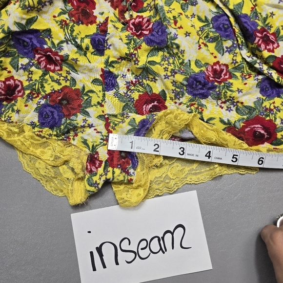 love by chesley yellow floral romper with side cutouts women's size large - Picture 8 of 13